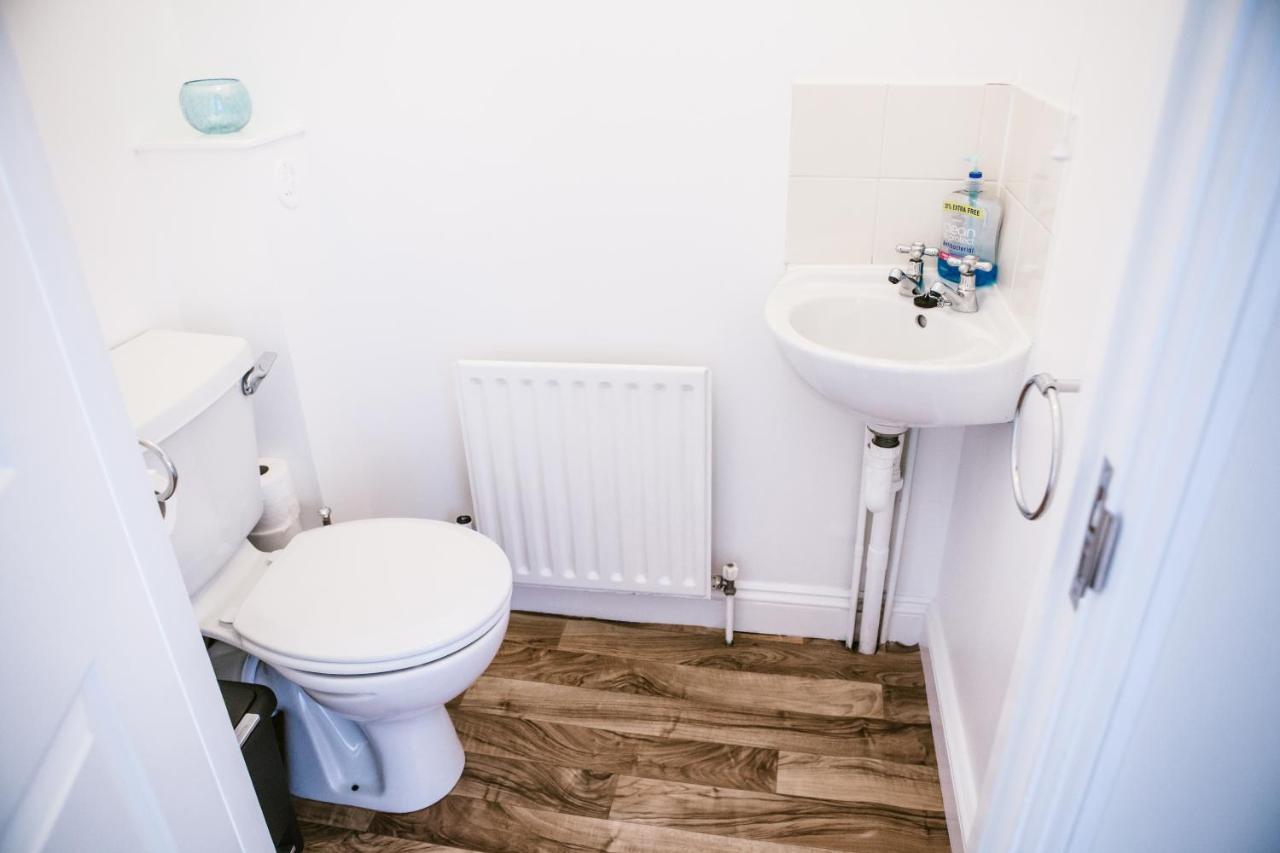 Millfields 3 Bedroom House Near Centre With Private Parking *