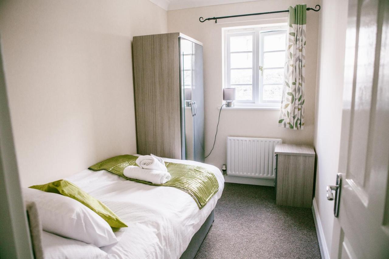 Millfields 3 Bedroom House Near Centre With Private Parking *
