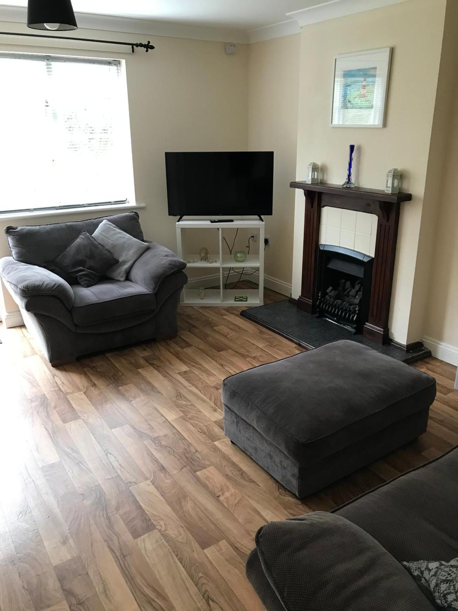 Millfields 3 Bedroom House Near Centre With Private Parking *