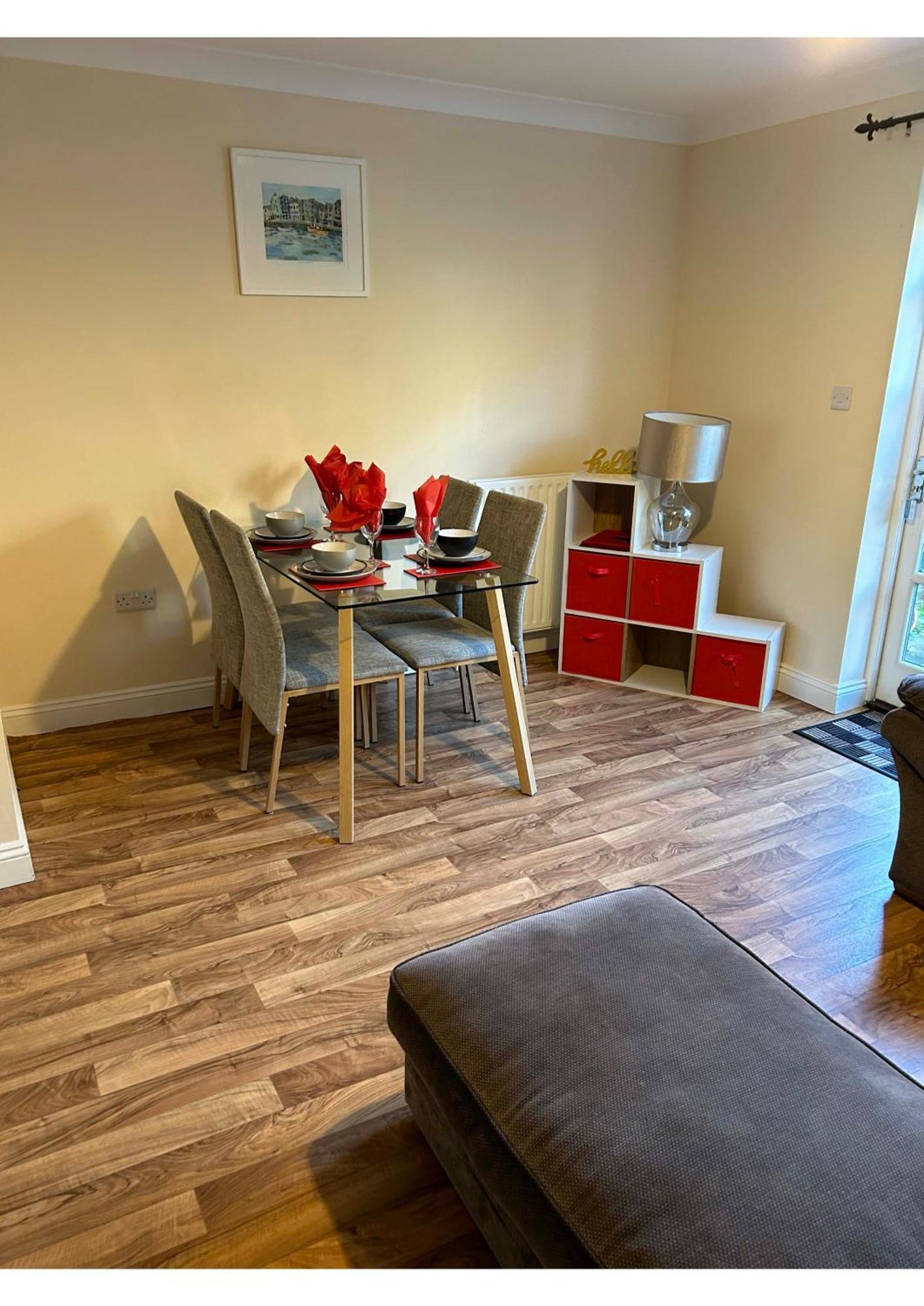 Millfields 3 Bedroom House Near Centre With Private Parking *