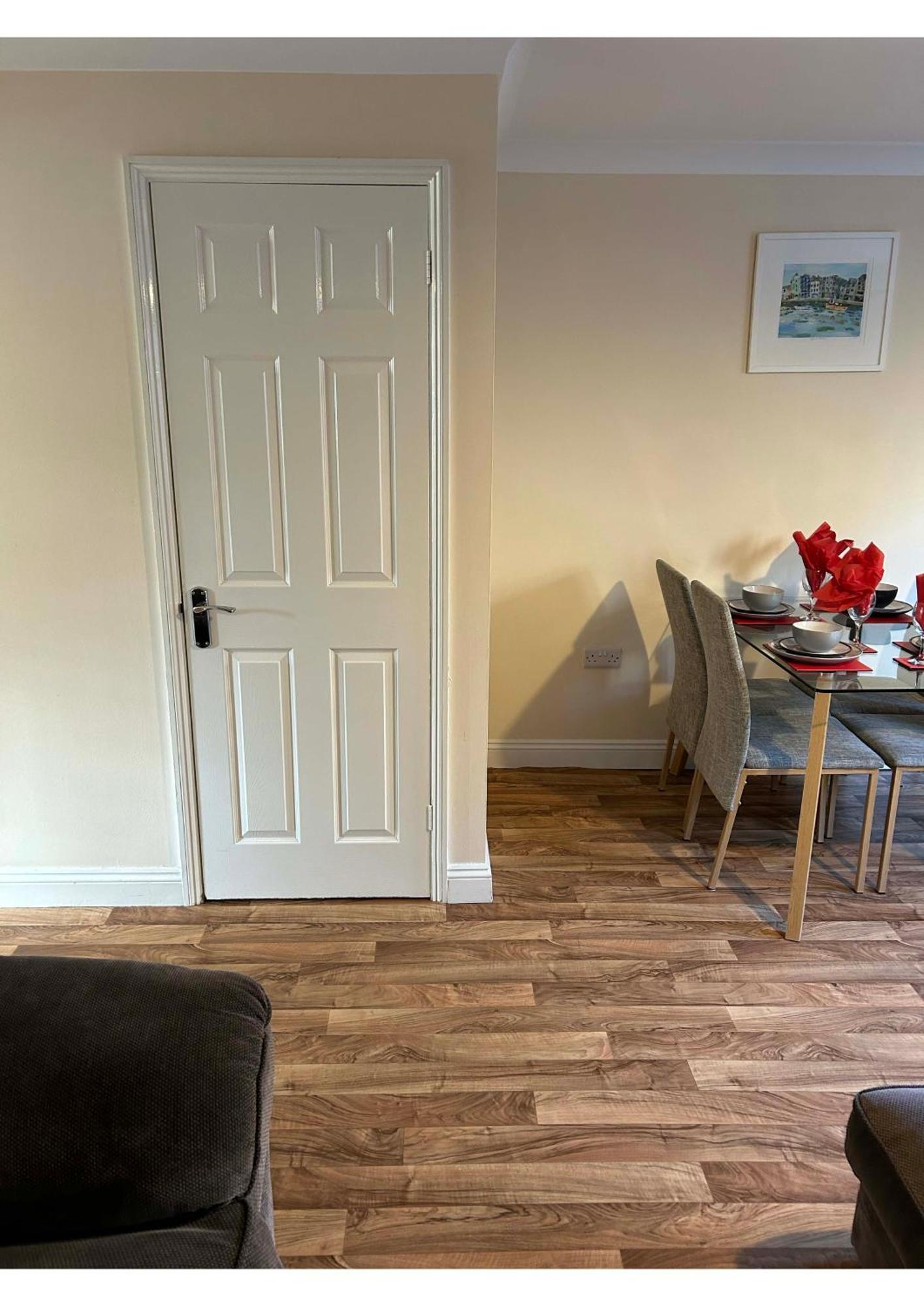 Millfields 3 Bedroom House Near Centre With Private Parking
