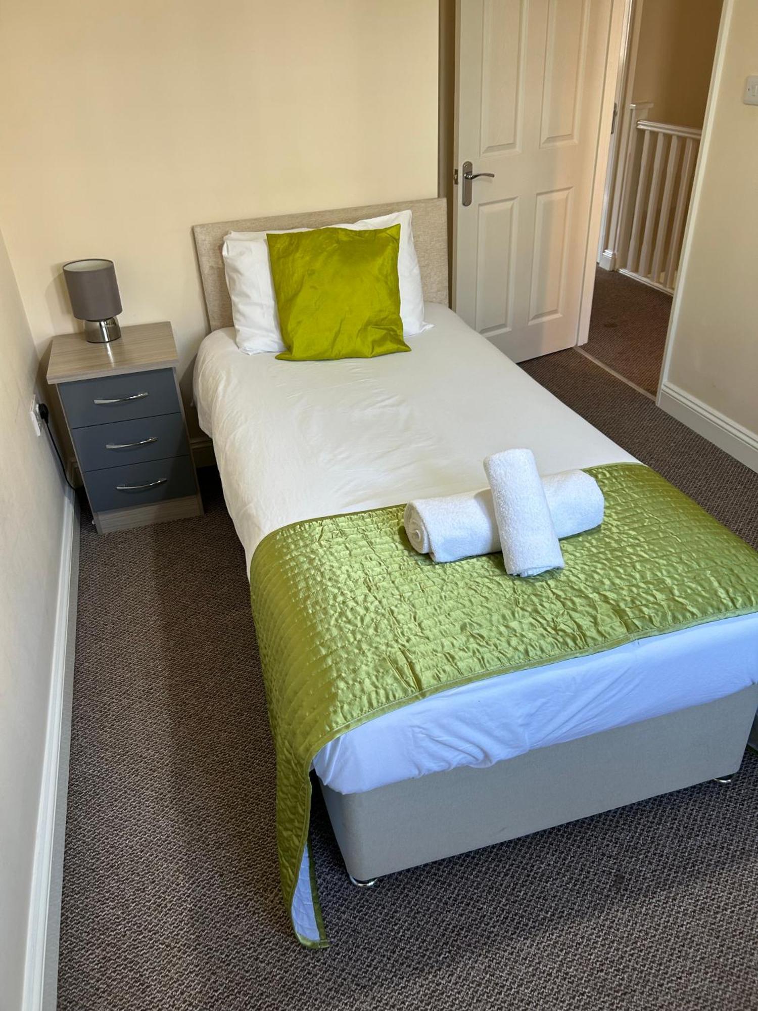 Holiday home Millfields 3 Bedroom House Near Centre With Private Parking *