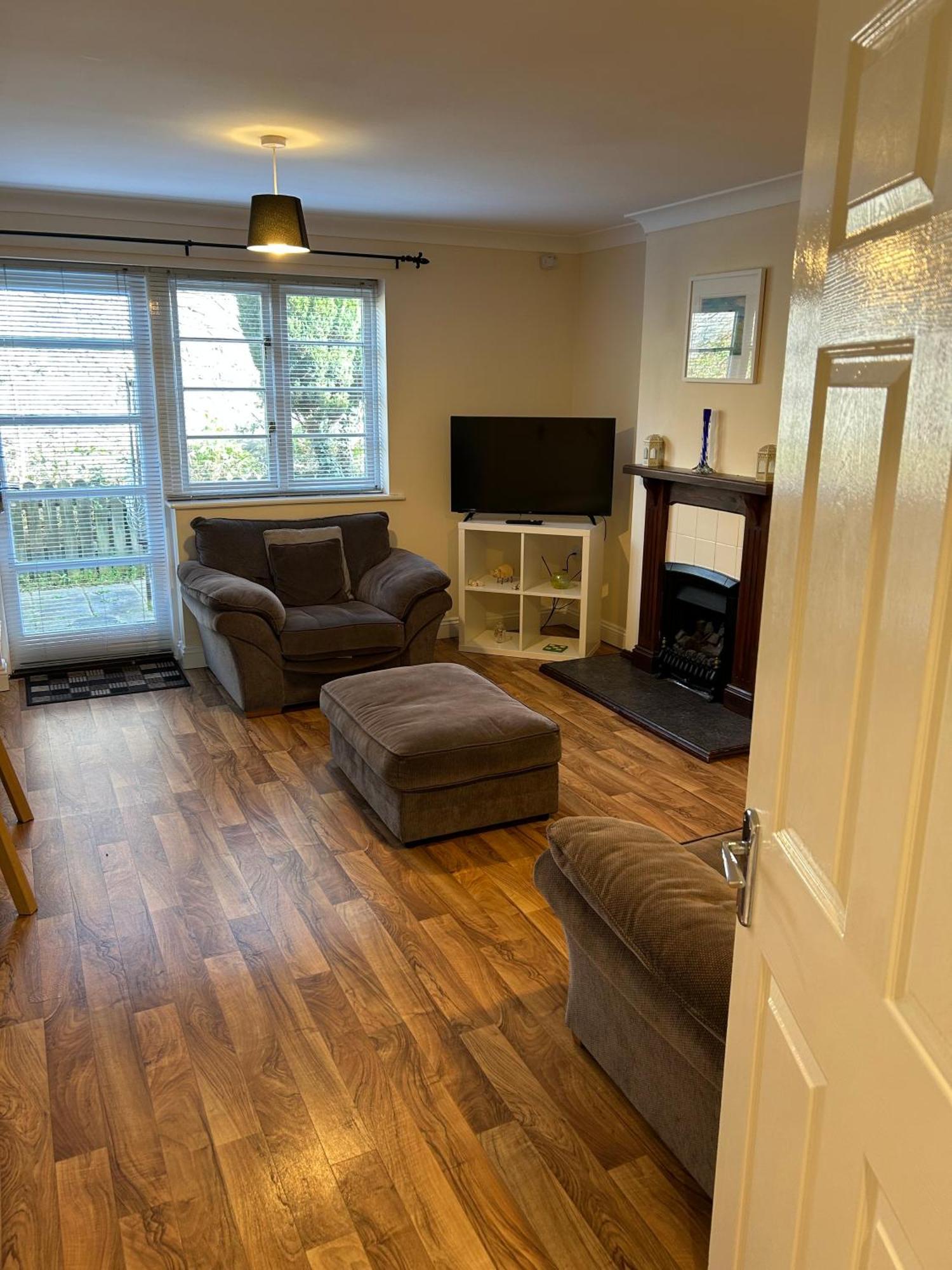 Millfields 3 Bedroom House Near Centre With Private Parking *
